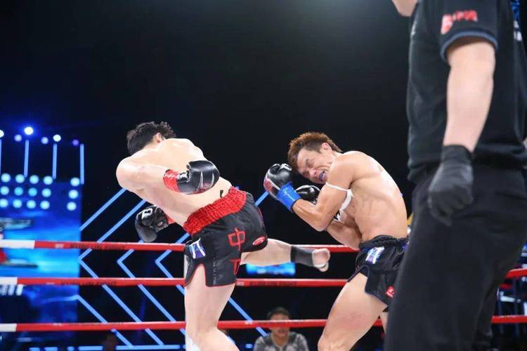 中国小伙vs泰国拳手比赛